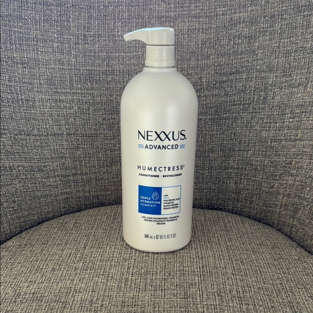 Nexxus Humectress Conditioner  White